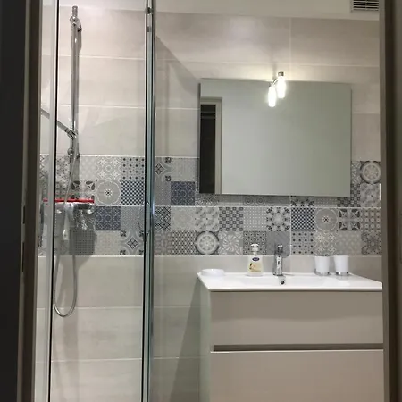Spinelle Yourhosthelper Apartment Ifs