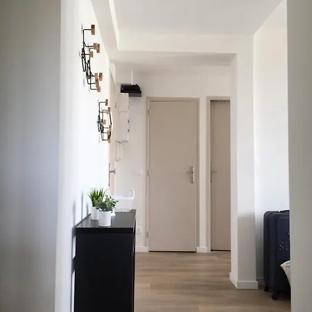 Spinelle Yourhosthelper Apartment Ifs